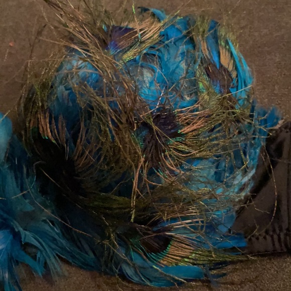 Peacock Feathered Strapless Bra - Picture 9 of 10